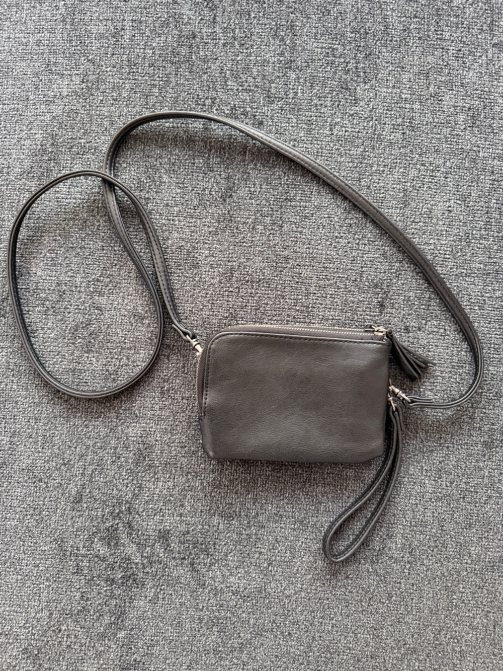Universal Thread Black Crossbody with Wristlet